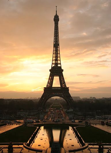 La Torre Eiffel al atardecer